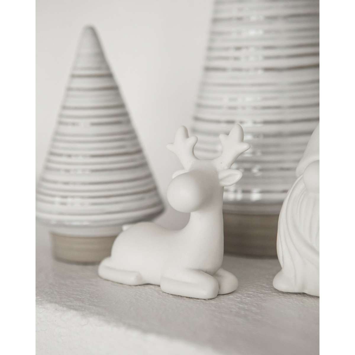 Immagine del prodotto Renna Sten Seduta Corna Fine in Ceramica opaca Bianca | Storefactory