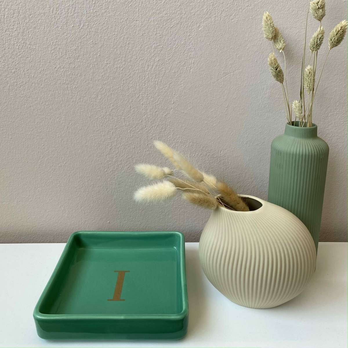 Immagine del prodotto Svuotatasche Iniziale Oro (A-Z) in Ceramica Verde 17x17 cm | Fiorditerra