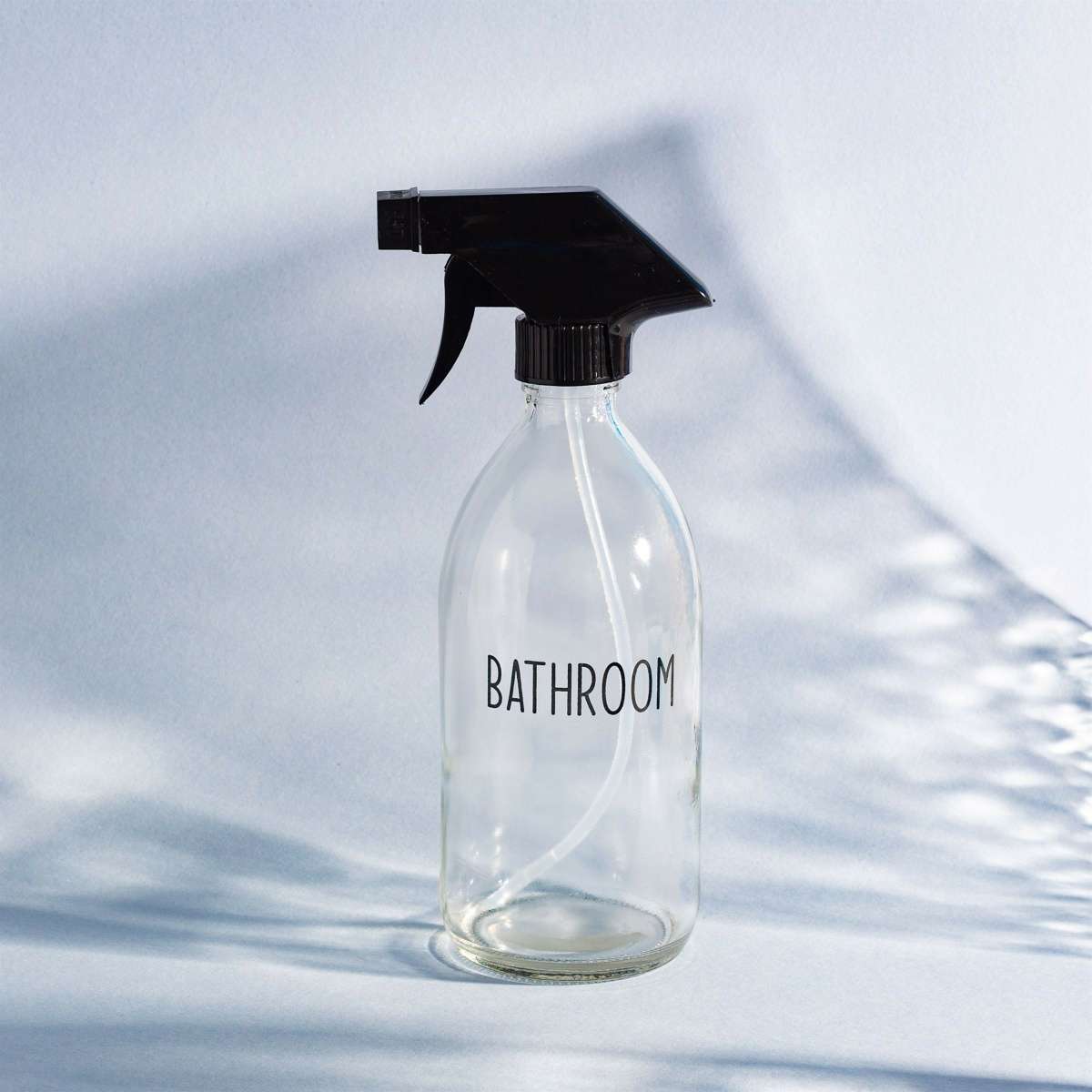 Immagine del prodotto Flacone Spray Bathroom Ricaricabile in Vetro Trasparente | Sass & Belle