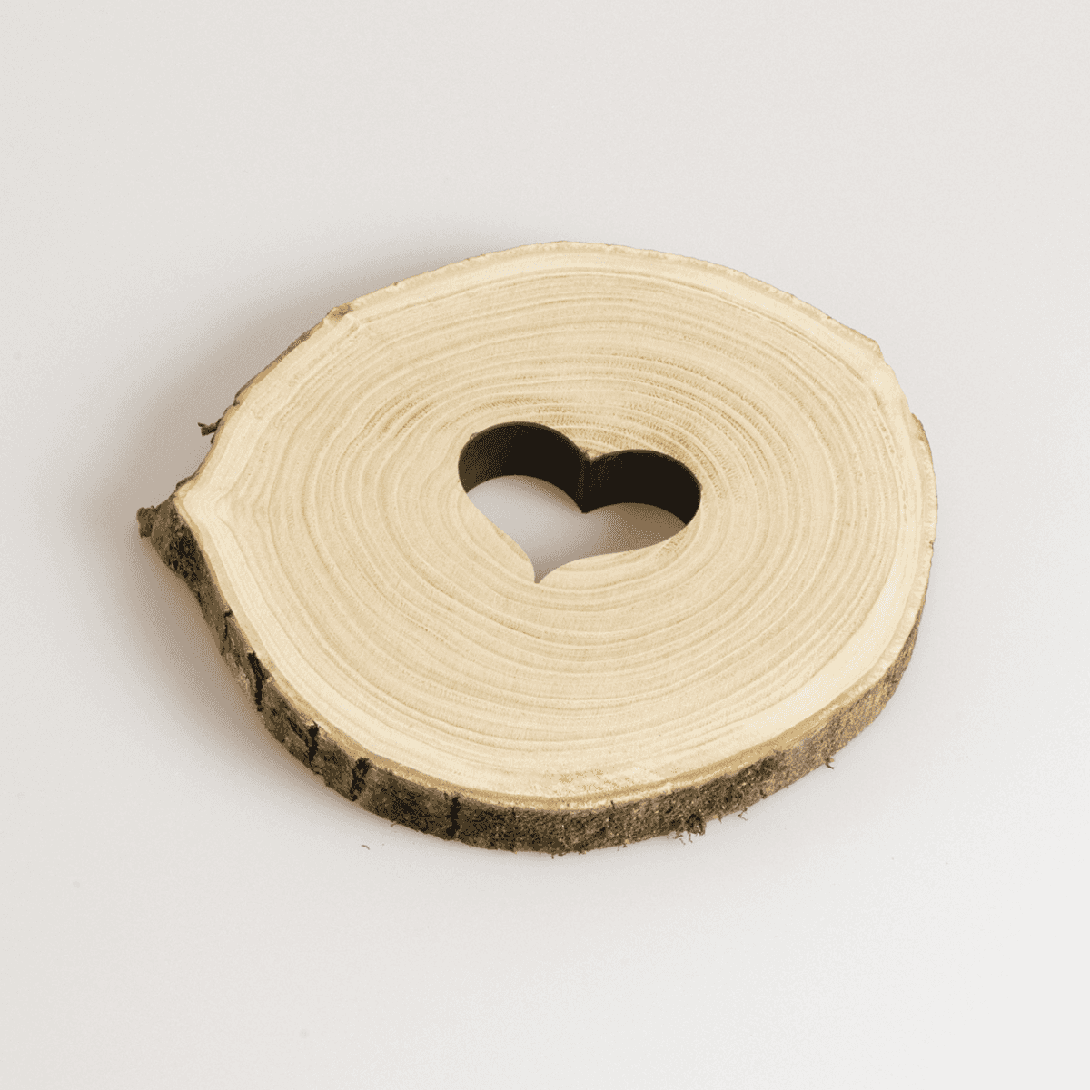 Immagine del prodotto Sottopentola tondo in Corteccia con Cuore traforato | Leonardi Wood
