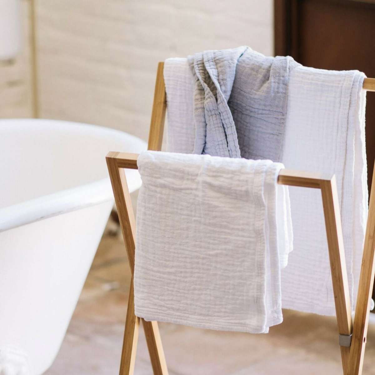 Immagine del prodotto Poggia Asciugamani pieghevole in Bambù | A. House