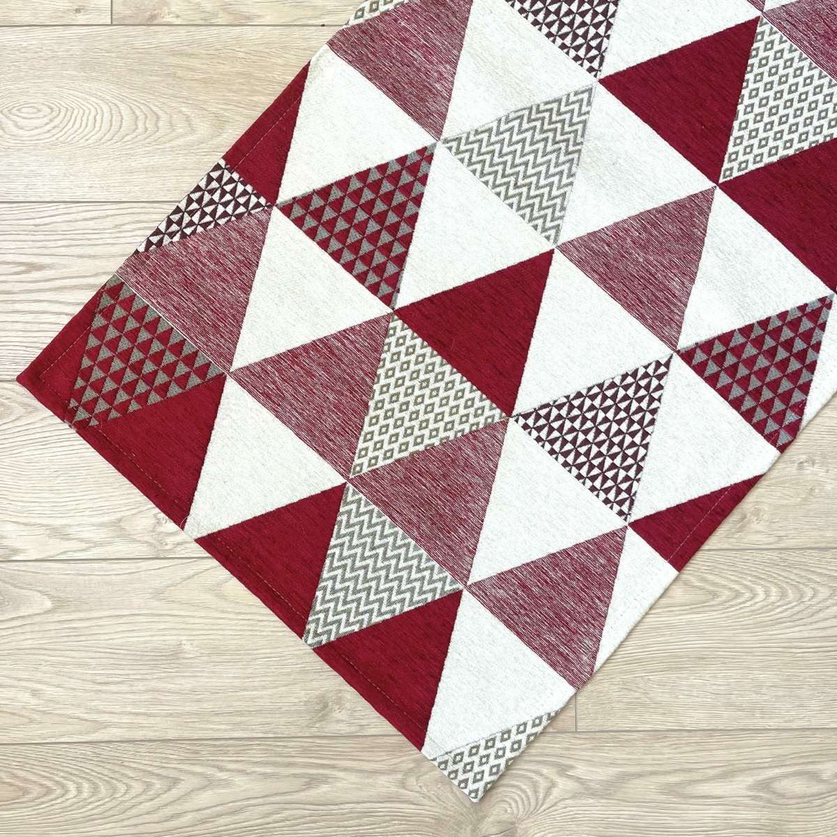 Immagine del prodotto Tappeto Triangoli Rosso Antiscivolo e Lavabile in Lavatrice | Pietro Zanetti Home