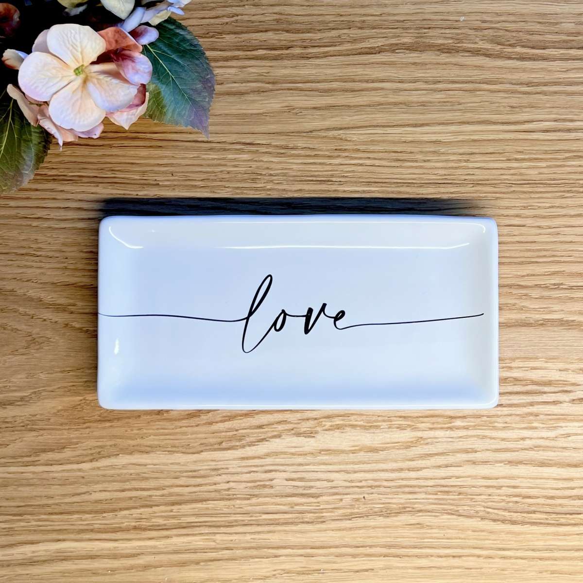 Immagine del prodotto Vassoio rettangolare in Ceramica con scritta Love 24x10 cm | Fiorditerra